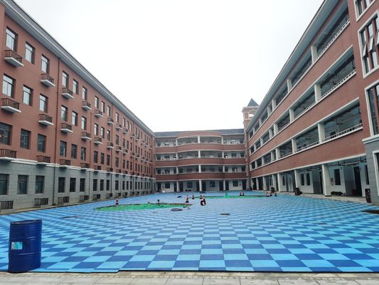 Plancher en caoutchouc résistant aux rayons UV pour l'extérieur pour la communauté / le quartier résidentiel / le parc