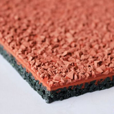 Installation d'une piste de course à pied en caoutchouc